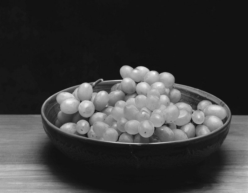 Ich liebe die Art, wie dieses alte Dagor die Lichter zum leuchten bringt. So ein Foto ist mit unseren modernen Objektiven kaum so zu realisieren. Aufgenommen auf Adox CHS 100 II mit meiner Sinar p und Studioblitz.