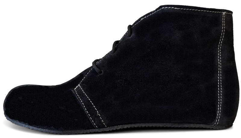 Barfußschuh für Einsteiger aus schwarzem Wildleder mit weißen Nähten