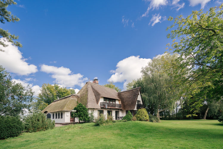 Landhaus Hartwig – Reetdachhaus Tating Außenansicht