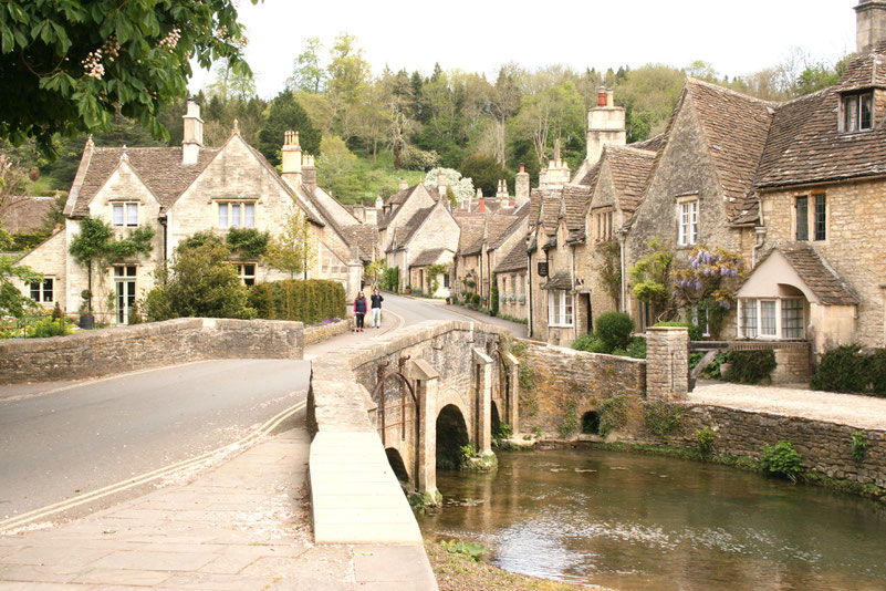 Cotswolds UK ofpenguinsandelephants The Ultimate Guide to Exploring the Cotswolds pretty village Castle Combe