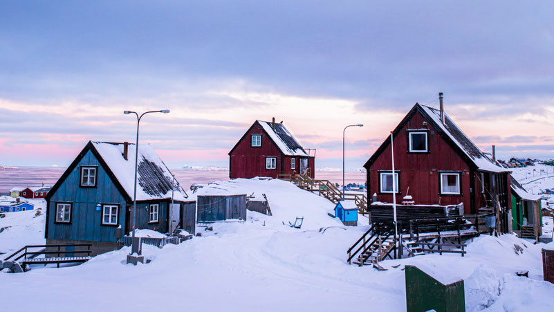 Luftaufnahme von Häusern in Grönland. Bild von Visit Greenland auf Unsplash.