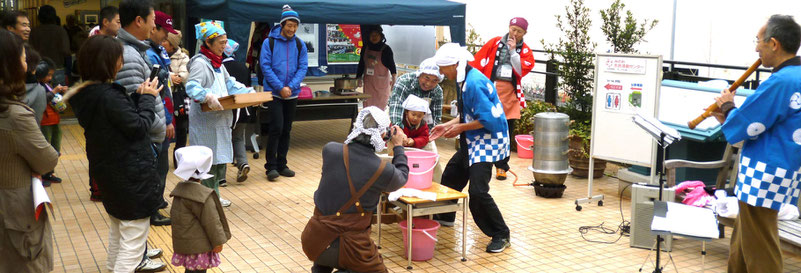 イベント風景(市民活動センター前広場で)