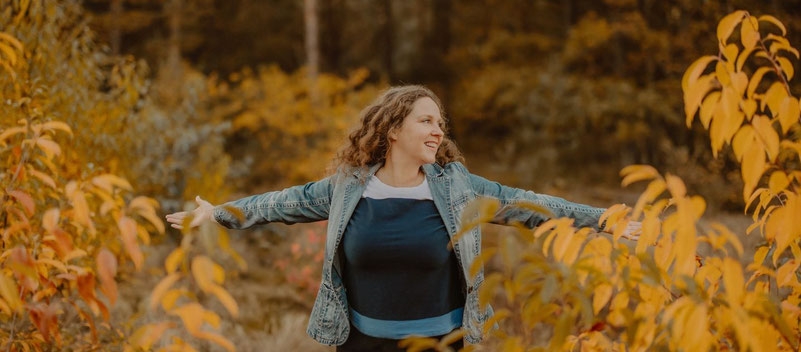 Susanne Kruse – Ausdruck von Freiheit und Vertrauen. Symbol für Frequenzarbeit, Authentizität und innere Weite.