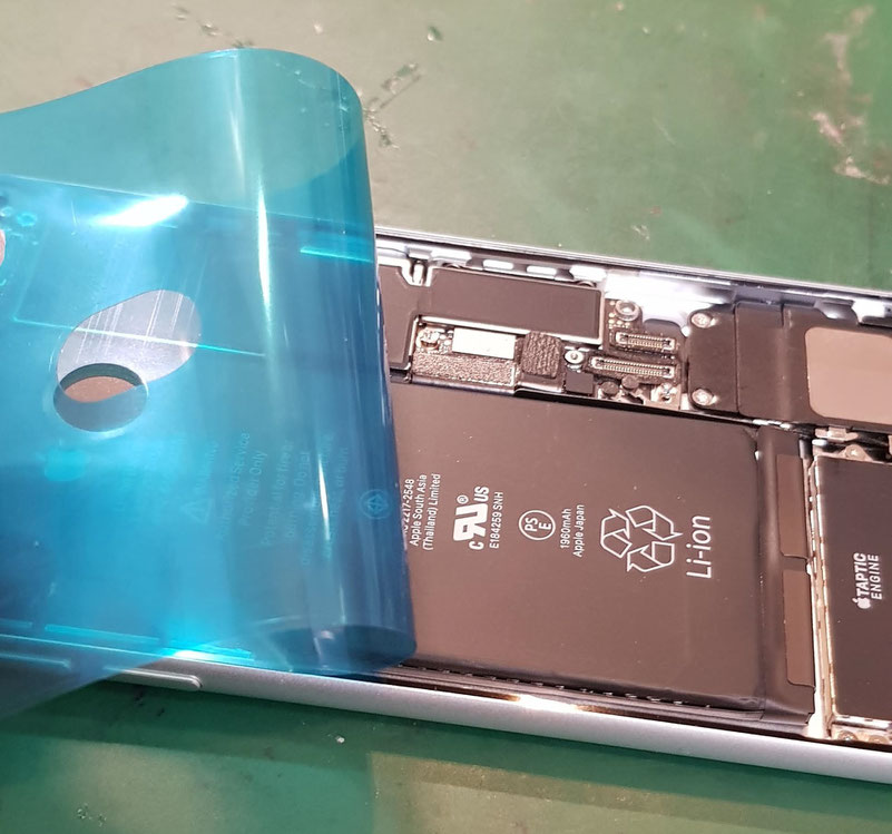 iPhone8シールテープ交換作業