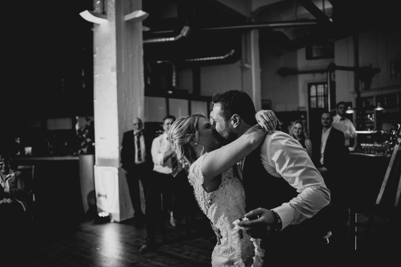 Philosophy Love, Frei Trauung, Trauredner, Trauteam, Dujardin, Krefeld, Real Wedding, Hochzeitsfotos, Pascal Skwara, DJ Tobi Schagen, Ines Würthenberger, Hochzeitsblog, Düsseldorf, NRW, Trauung, Hochzeit, Hochzeitszeremonie, Trauzeremonie
