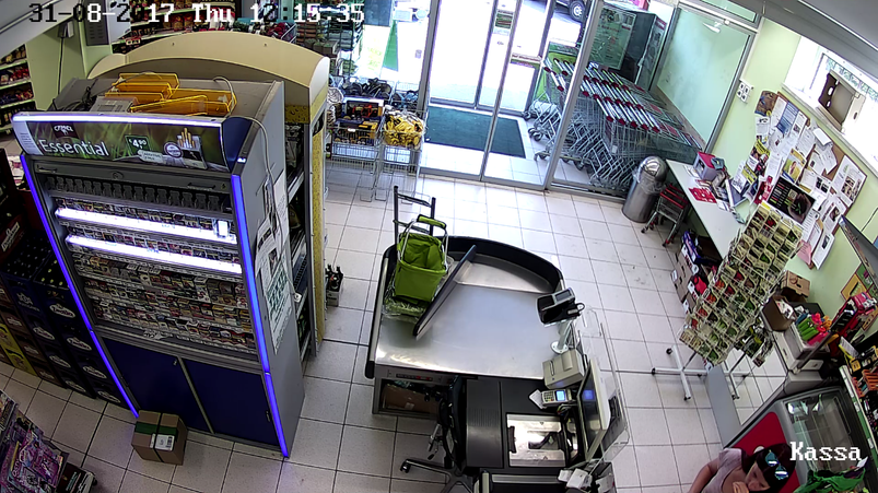 Videoüberwachung direkt bei Eingang - Abschreckung und Personenzählung