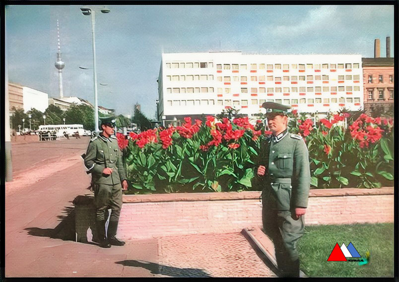 Anlaß besuch Staatsgrenze DDR uberreichte Bildermappe Berlin (1988) Grenztruppen collectie auteur.