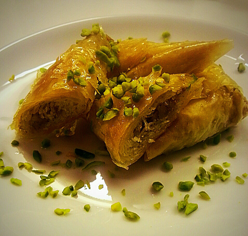 Süße Filoteigtaschen mit einer Walnuss Füllung (Baklava)