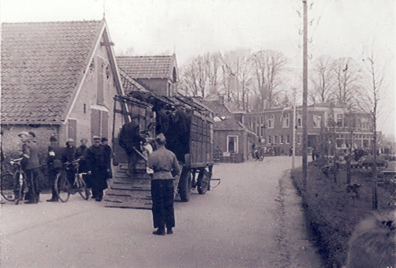 Arrestatie van NSB-ers Quadoelenweg in Oosterwolde (13 of 14 april 1945)