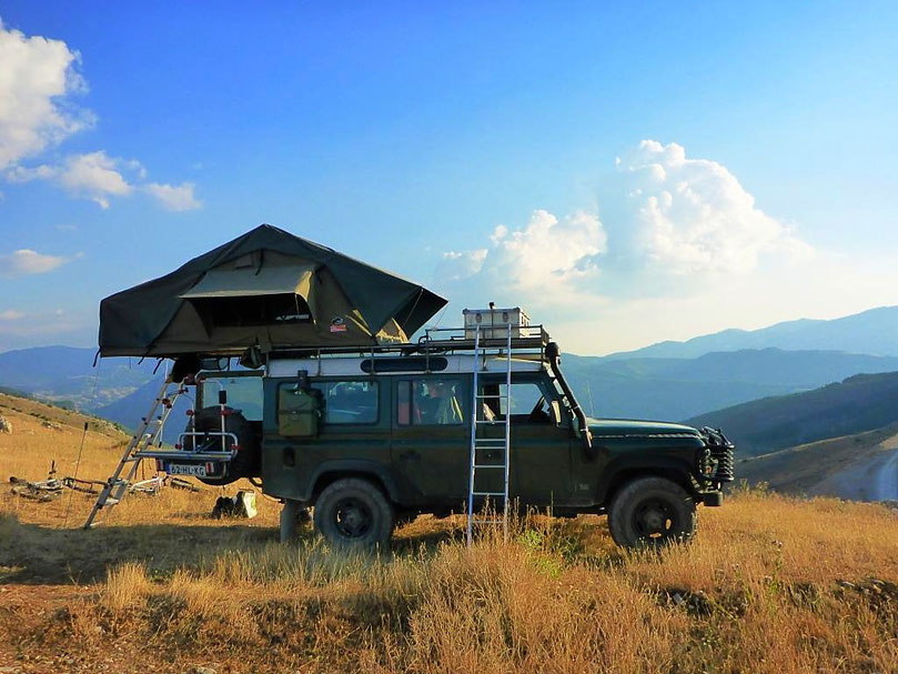 Tembo daktent op Rafiki de Land Rover Defender
