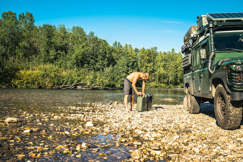 Using the Lifesaver Jerrycan to fill another one with clean and safe drinking water.