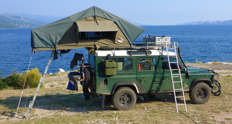 Tembo 4x4 rooftop tent at the Adriatic Sea