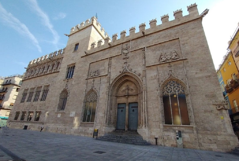 La Lonja de la Seda De estilo gótico flamígero civil 1493. Declarado Monumento Histórico en 1931 y Patrimonio Histórico de la Humanidad por la UNESCO en 1996. 