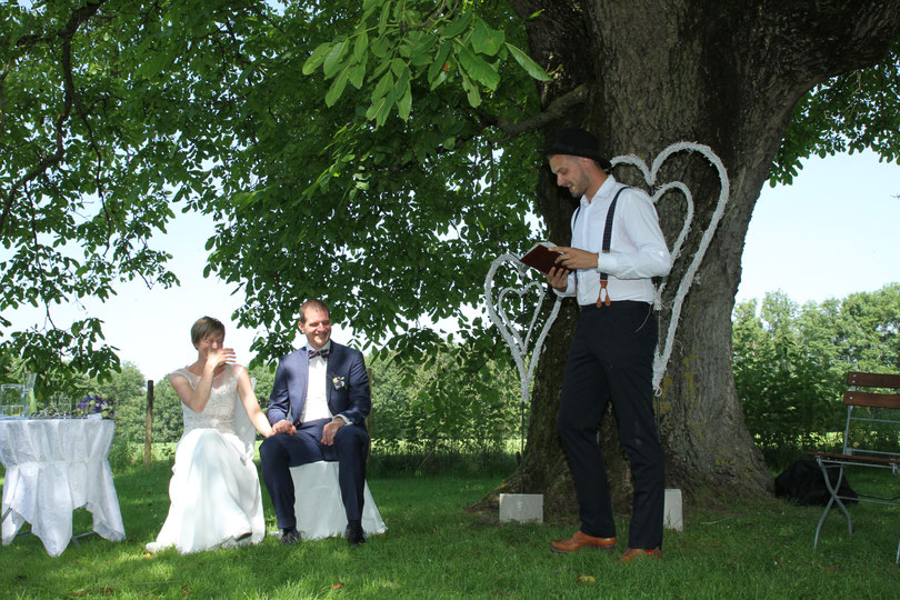 Strauß und Fliege, Johann-Jakob Wulf, Freie Trauung, Hochzeit, Blog, München, Bayern, heiraten, Hochzeitsredner, Trauredner