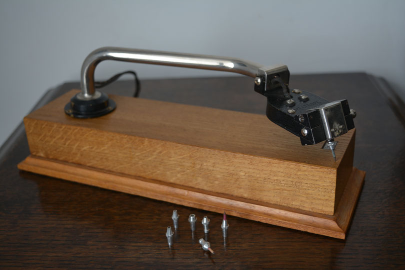 The MELTROPE pickup of 1930 designed by Percy Wilson & produced by Amplifiers Ltd. Walthamstow, London.