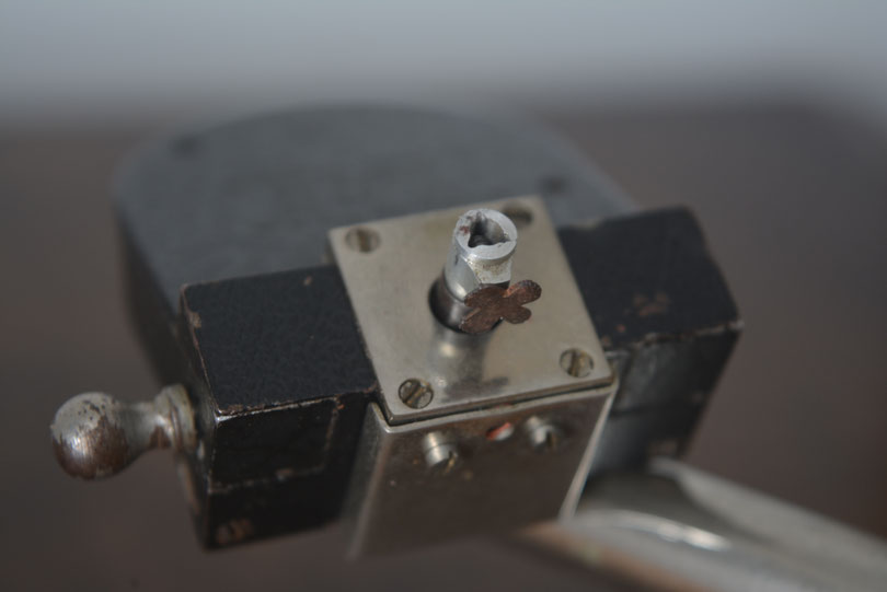 Harry Virtz style needle pinch screw & Custom Triangular port for ALL needle types.