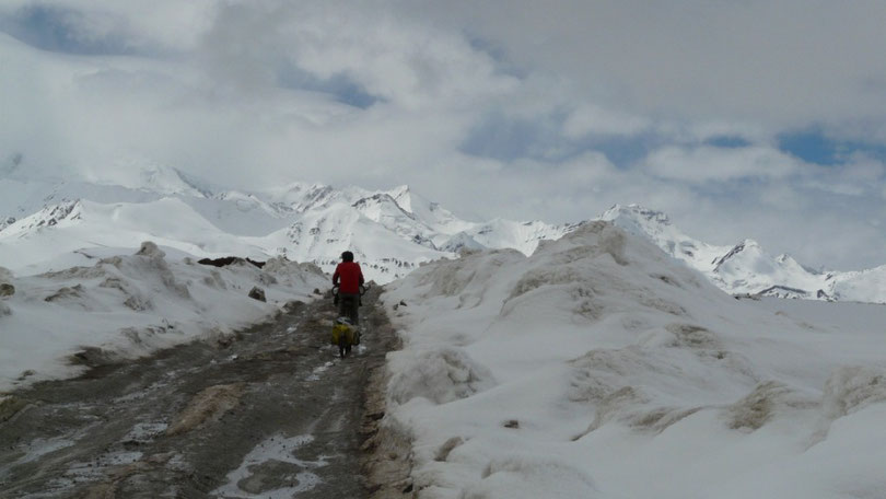 Au passage du col, la route devient un peu extreme, la descente n'en sera que plus délicate