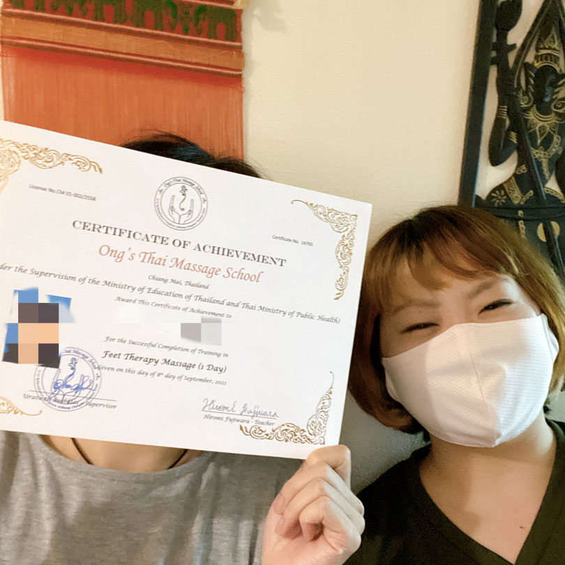 神戸のタイ古式マッサージスクール「ジムサヤーム」にて、タイ政府文部省・厚生省認定校 Ong’s Thai Massage Schoolのディプロマ取得ができます。フィートセラピーは未経験の方にもおすすめしています。