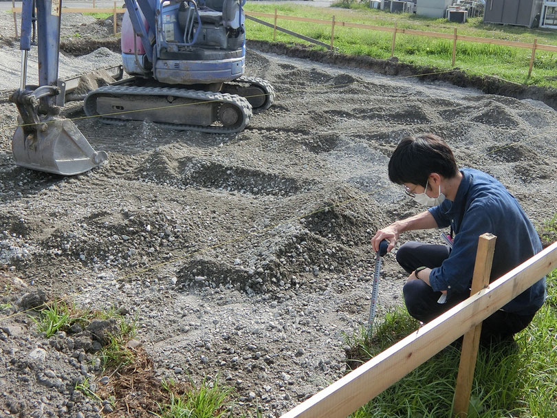 長野県　松本市　安曇野市　建築設計事務所　建築家　news設計室　丸山和男　住宅設計　設計監理　穂高の家Ⅰ　基礎工事　砕石地業