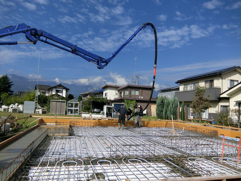 長野県　松本市　安曇野市　建築設計事務所　建築家　news設計室　丸山和男　住宅設計　設計監理　穂高の家Ⅰ　基礎工事　コンクリート打設