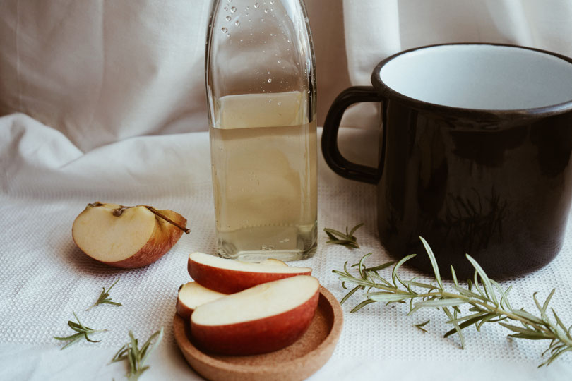 Saure Rinse mit Apfelessig Haarspülung