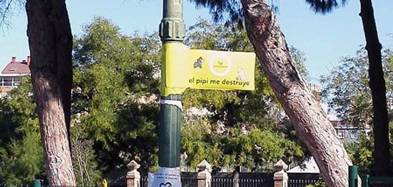 El pipi de los perros destruye, campaña del Ayuntamiento de València para concienciar a los propietarios de mascotas.