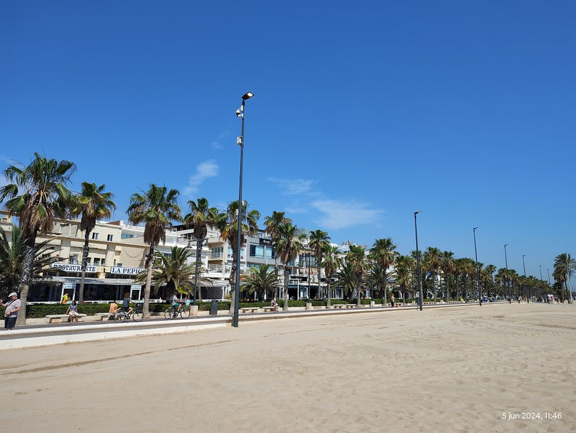 Playa de la Malvarrosa y Paseo Marítimo de Levante en Valencia ciudad.