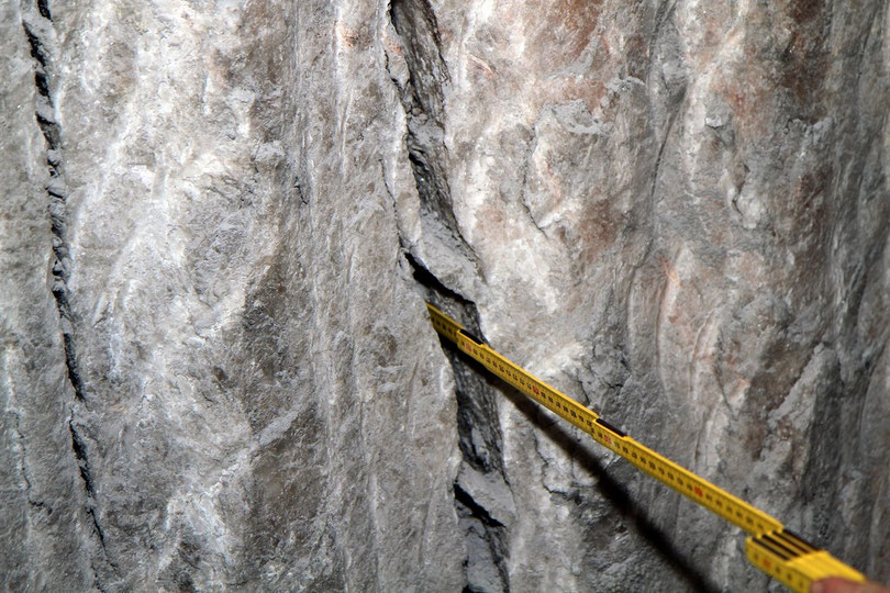 Asse: Klüfte im Salz sind teilweise mehrere Meter tief (532m-Sohle)