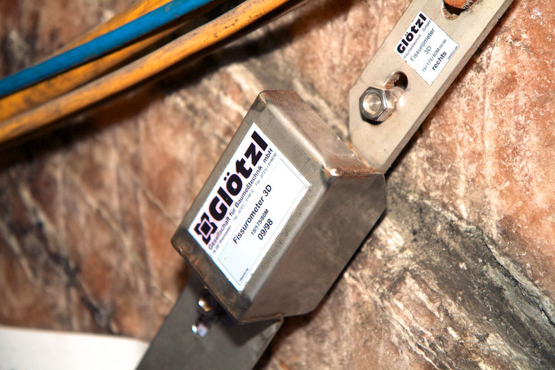Das Fissurometer dokumentiert  Salzbewegungen in allen drei Dimensionen