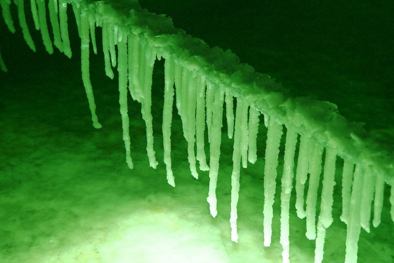 Asse: Salzkristalle im Auffangbecken für die eindringende Salzlauge auf 658 m