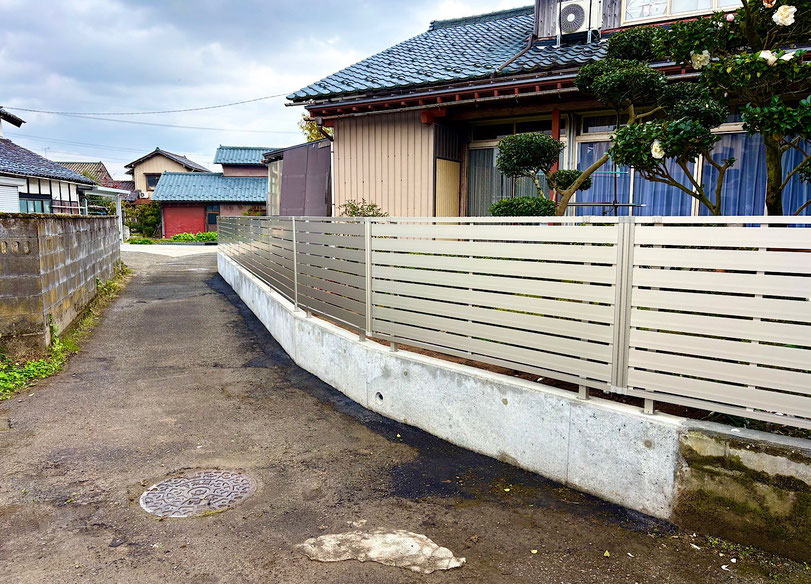 外構工事土木：既存擁壁撤去・新規擁壁作成・アルミフェンス工事完成後の写真です。