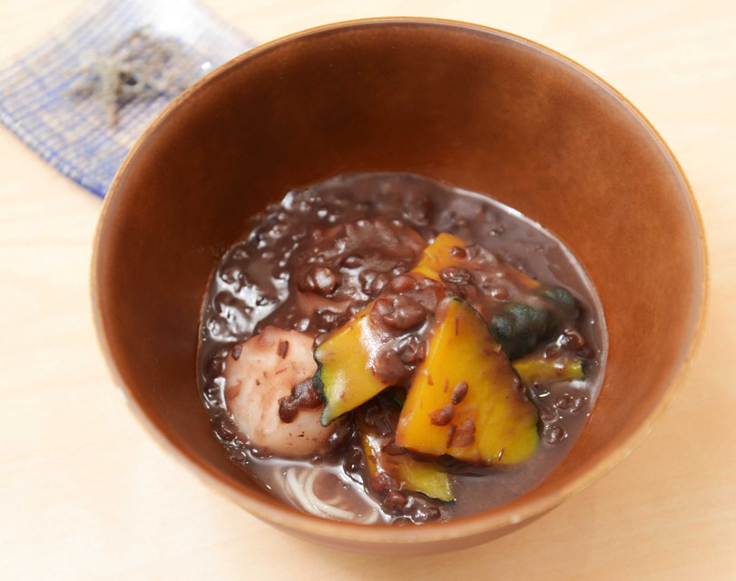 郷土料理「南瓜雑煮」を再現した「南瓜ぜんざい」700円は、牛窓にある『cafe CLOVER』で味わえる。