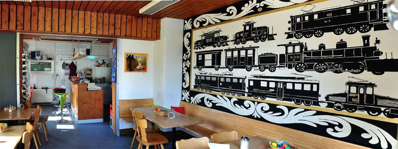 Bild:d-t-b.ch,d-t-b,David Brandenberger,Ausstellung,RhBuffet,Klosters Dorf,Latte Macchiato,