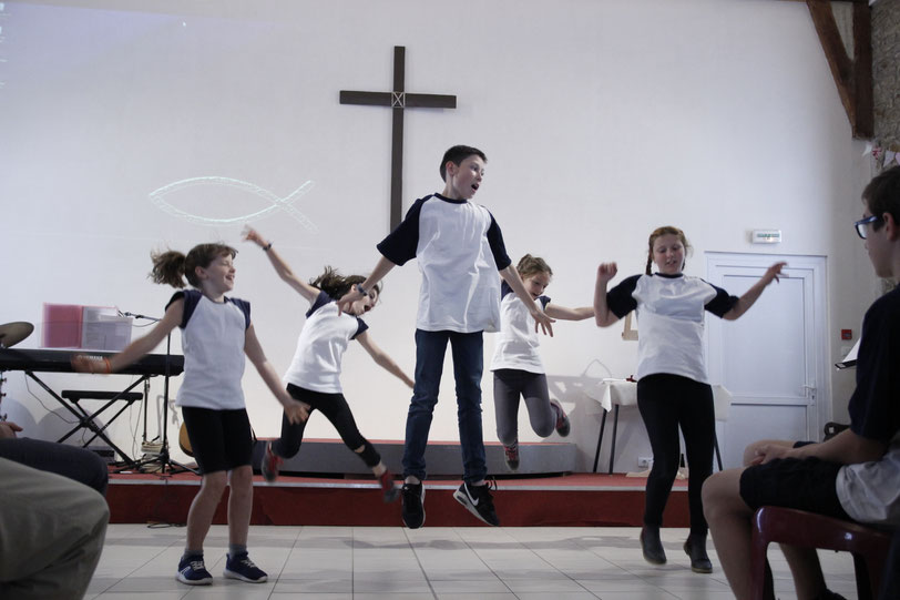Danse dans une église