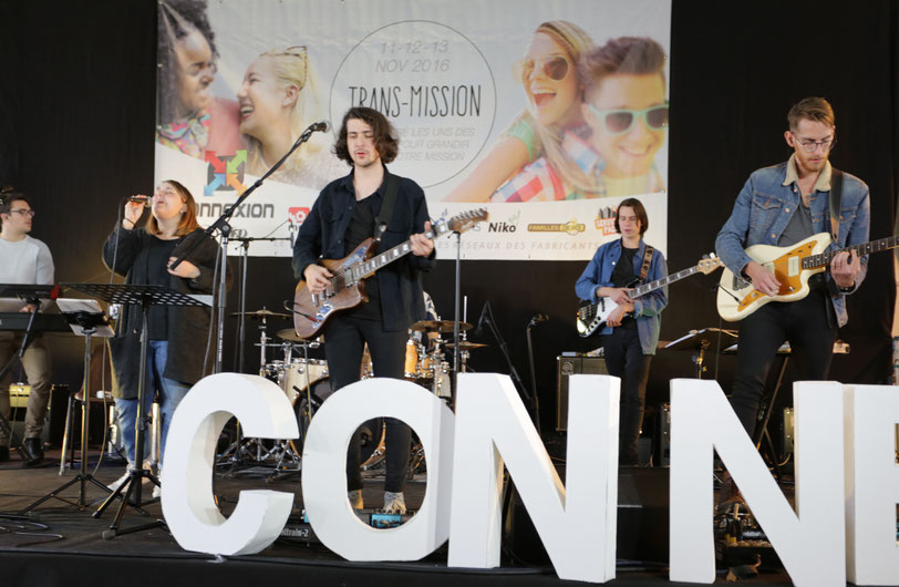 Le groupe SPHERE nous a conduit pour les temps de louange