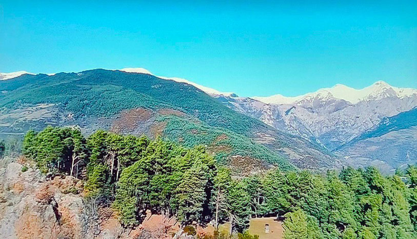 La Sierra Calderona en la Comunidad Valenciana es un hábitat mediterráneo rico en barrancos y bosques de pinos y alcornoques.