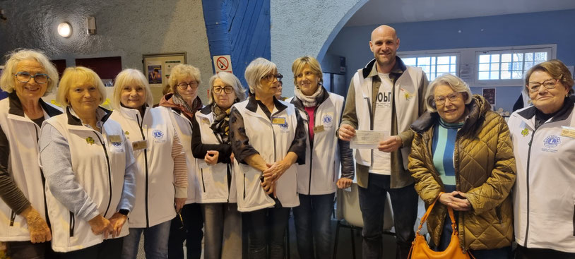 Le Lions Club Jeanne de Navarre Château-Thierry remet un chèque de 3300 euros à l'association Le Roseau. ©LCJDN2026