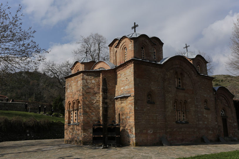 Auf Skopjes Hausberg schaut die St. Panteleimon-Kirche ins Land. Sie ist dem Patron der Ärzte geweiht.
