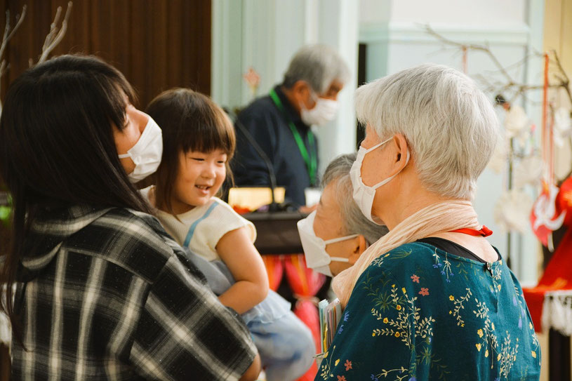 2026年6月13日(日)こども祝福礼拝のあと、礼拝堂でのひとこまです。