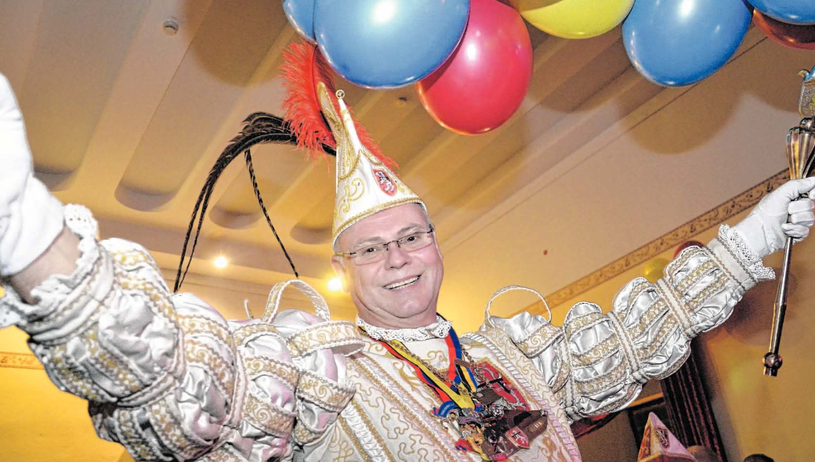 Beim Prinzenball nach der Proklamation drehte Axel I. richtig auf und riss die Gäste im Rittersaal mit. Fotos: Dirk Müller