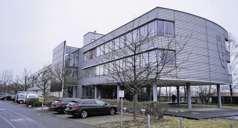 Das Dienstleistungszentrum im Stadtteil Münsterbusch platzt aus allen Nähten. Deshalb soll eine Erweiterung her. Foto: B. Zilkens