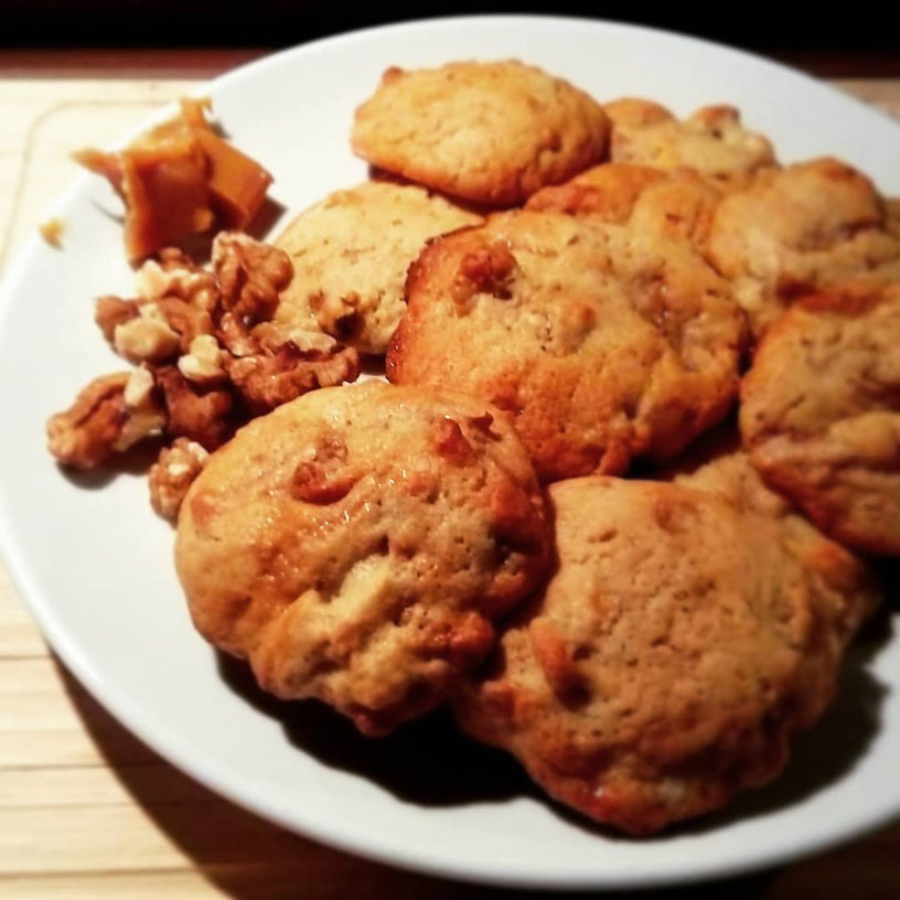 Kekse mit Karamell-Toffees und Walnüssen - Servus Resi - Natürlich ...