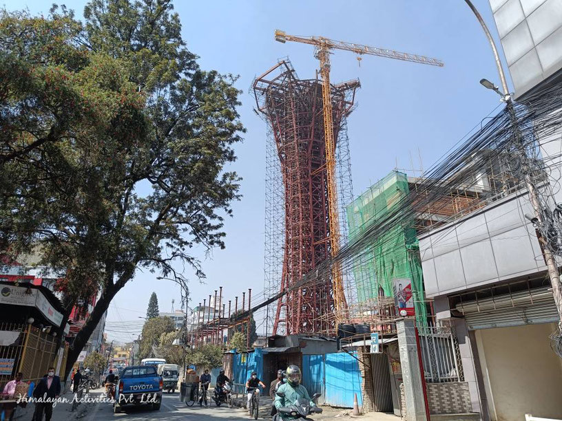 カマラディに建設中のスカイウォークタワー（Sky Walk Tower, Kamaladi, Kathmandu)