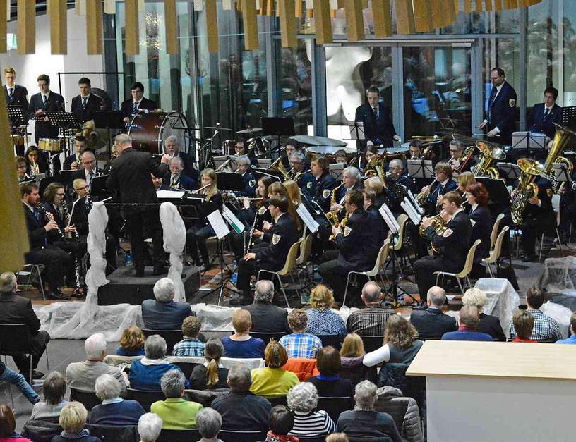 Ausverkauft war das Adventskonzert des Städtischen Musikvereins Erkelenz, der unter dem Dirigat von Thomas Lindt spielte. Foto: Joerg Knappe (jkn)/Knappe, Jörg (jkn)