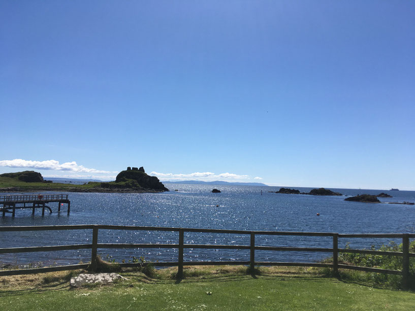 Views of Lagavulin Bay and the ruins of Dunyvaig Castle