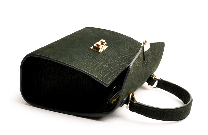 Online-Shop  OWA Tracht modische zeitlose Dirndltasche  Henkeltasche CLOE  . Farbe grün. Metallbeschläge gold.  versandkostenfrei bestellen