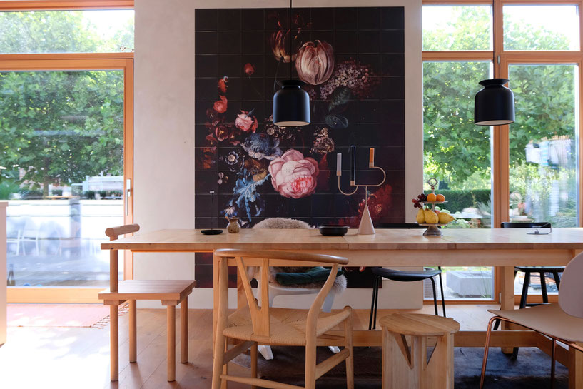 dieartigeBLOG - Esszimmer mit großem Esstisch + Wandgestaltung / Wanddekoration mit IXXIyourworld // diningroom, walldecor