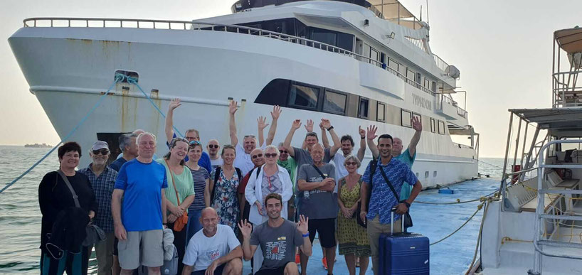 Saudi Arabien, Farasan Banks, M/Y Typhoon mit der Tauchbasis Schwerelos