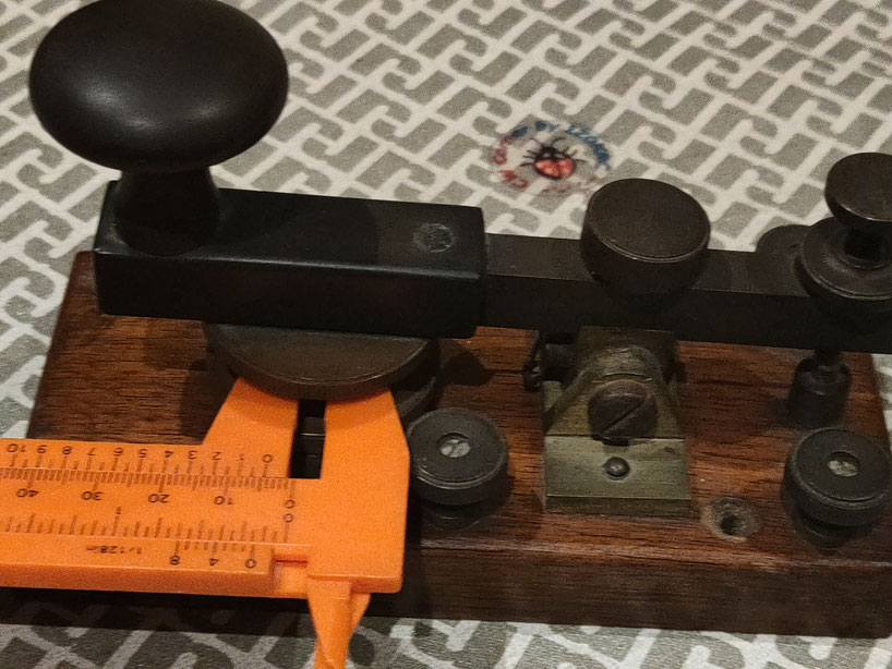 C.G.R. non oil, French spark key - Particular of measure of contact pad