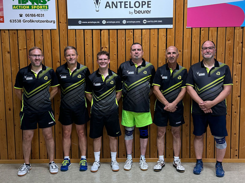 Mannschaftsfoto 2024/25, v. l. n. r.: Tim, Olaf, Philipp, Rainer, Edwin und Mark. Es fehlen Jürgen, Torsten, Thorsten und Kurt.